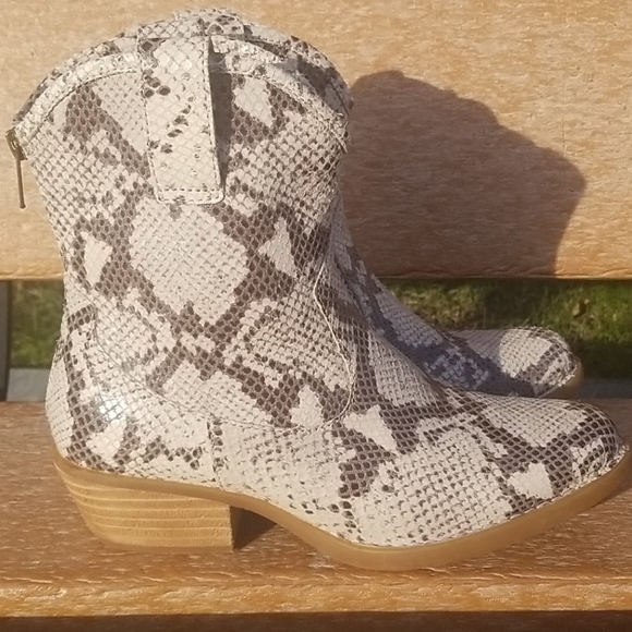 Born Wynd snakeprint western boot w sze 6M NWOB - Picture 4 of 10